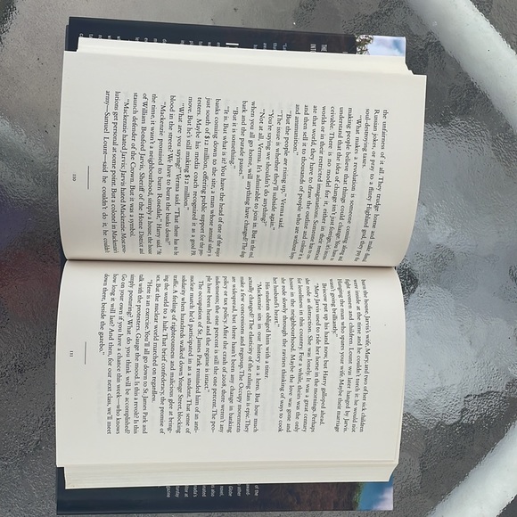 Mount Pleasant - Don Gilmor. Hardcover. Fiction. - Picture 5 of 8